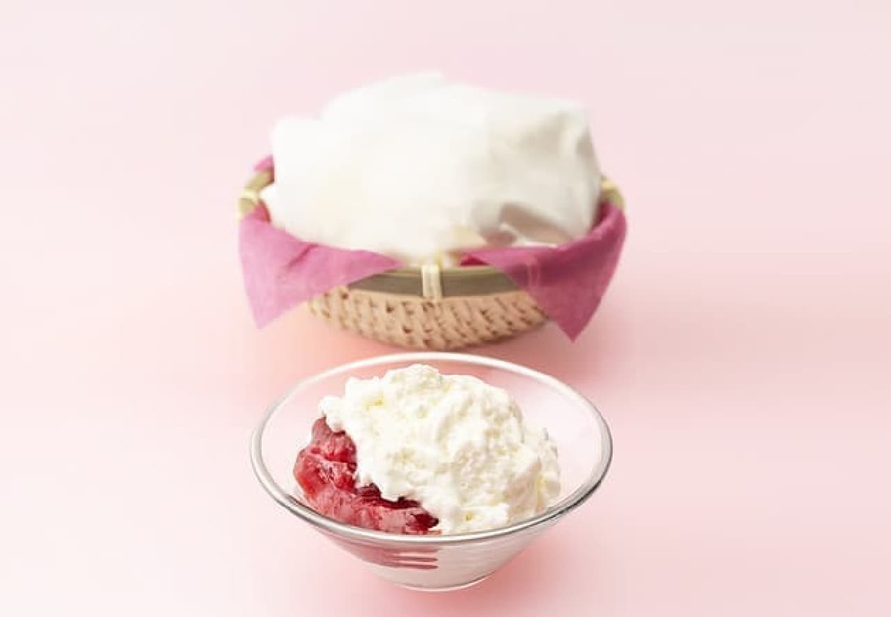 Silver grape "Cheesecake basket with white strawberry [Spring strawberry]"