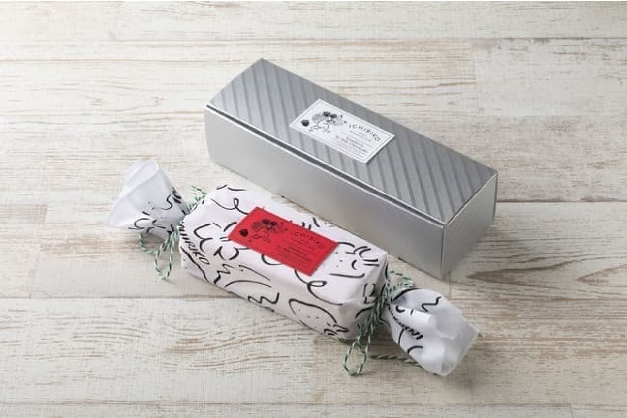 Ichibiko "Suppin Strawberry Rare Cheesecake" with gift box