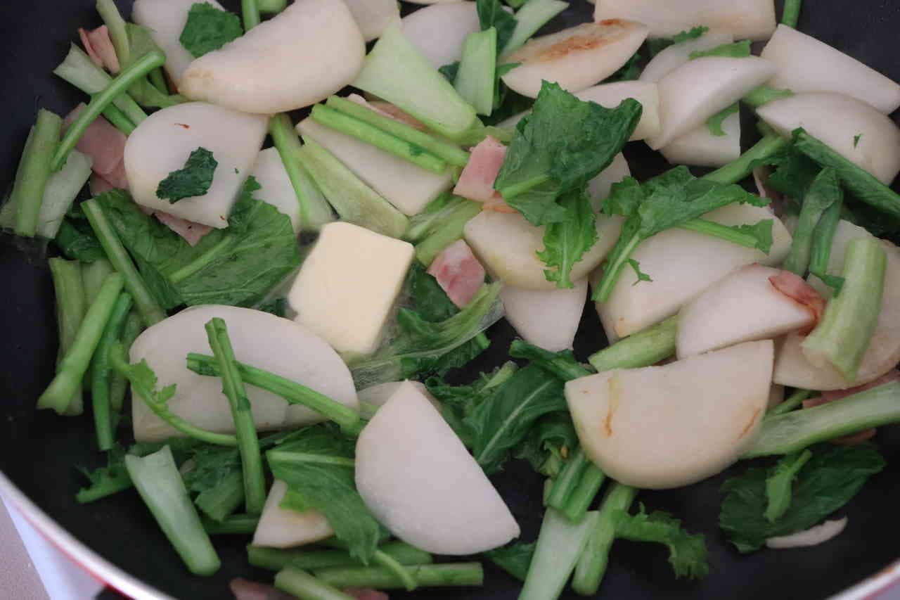Stir-fried turnip