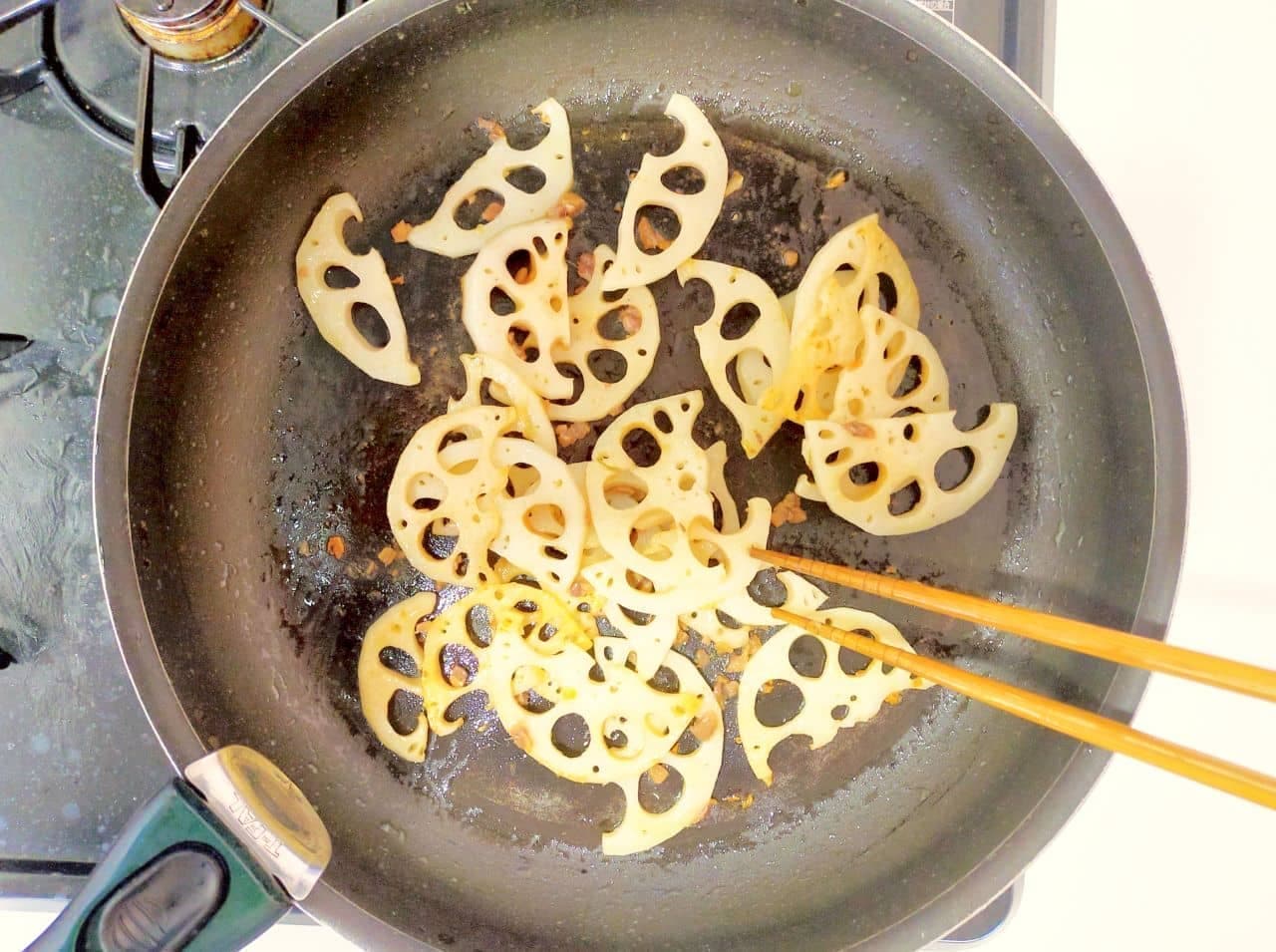 "Lotus root anchovy stir-fried" recipe