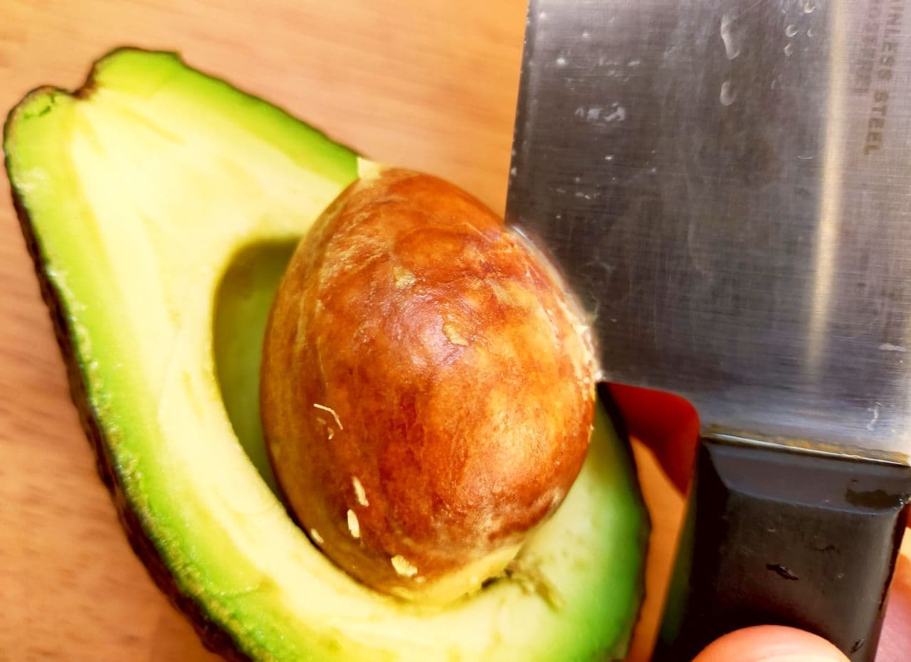 How to peel and seed avocado