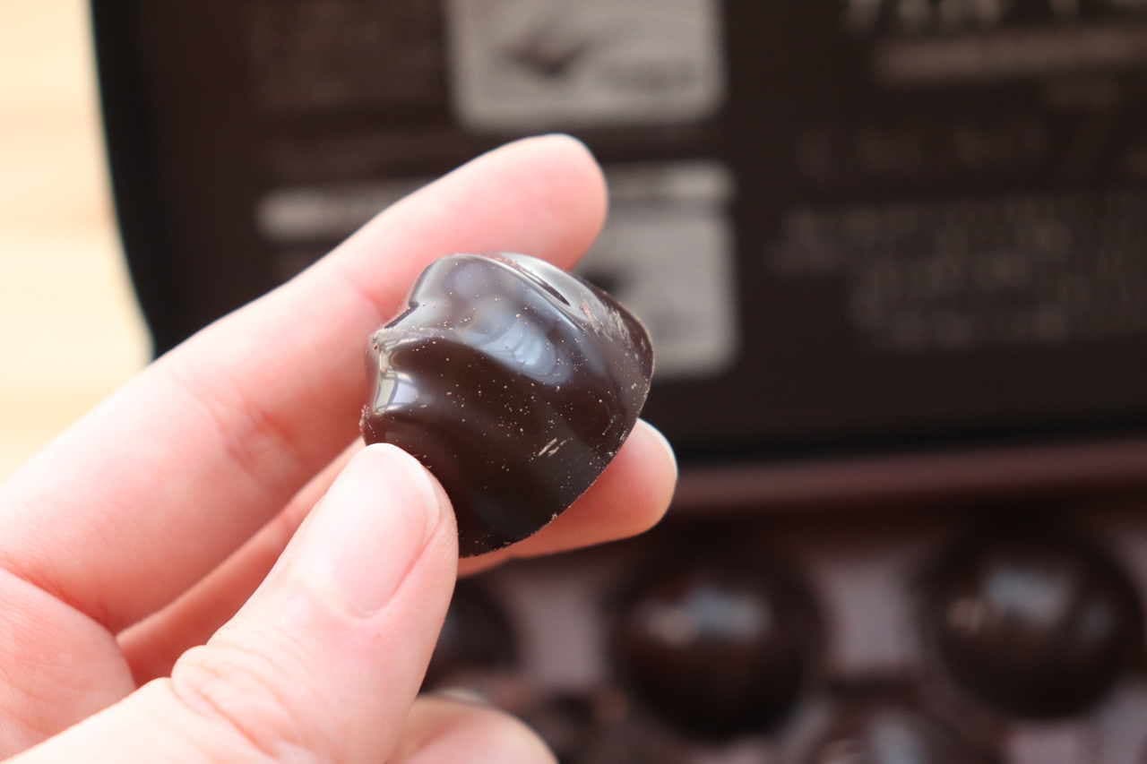 Chocolate effect cacao 72% almond / macadamia