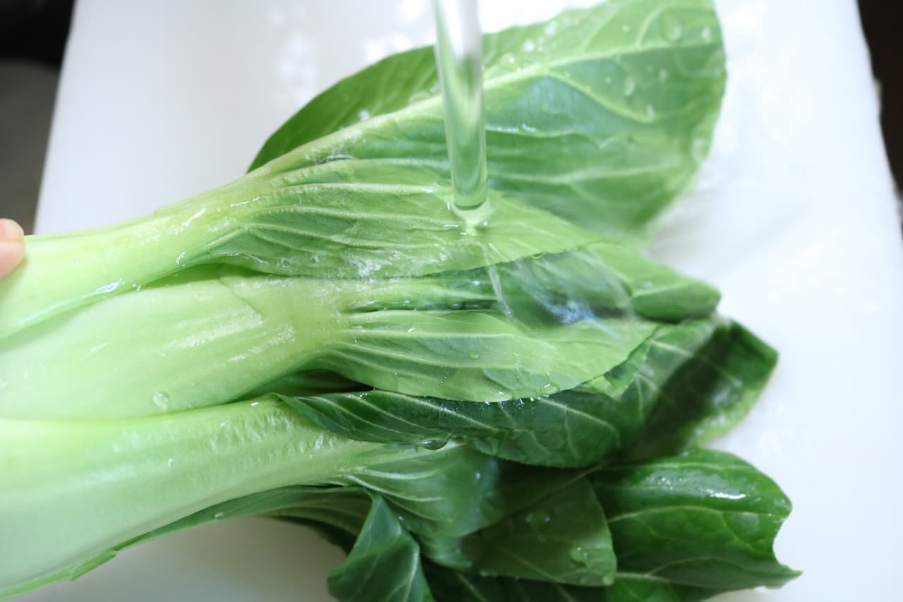 Step 1 First, wash the whole bok choy with running water.