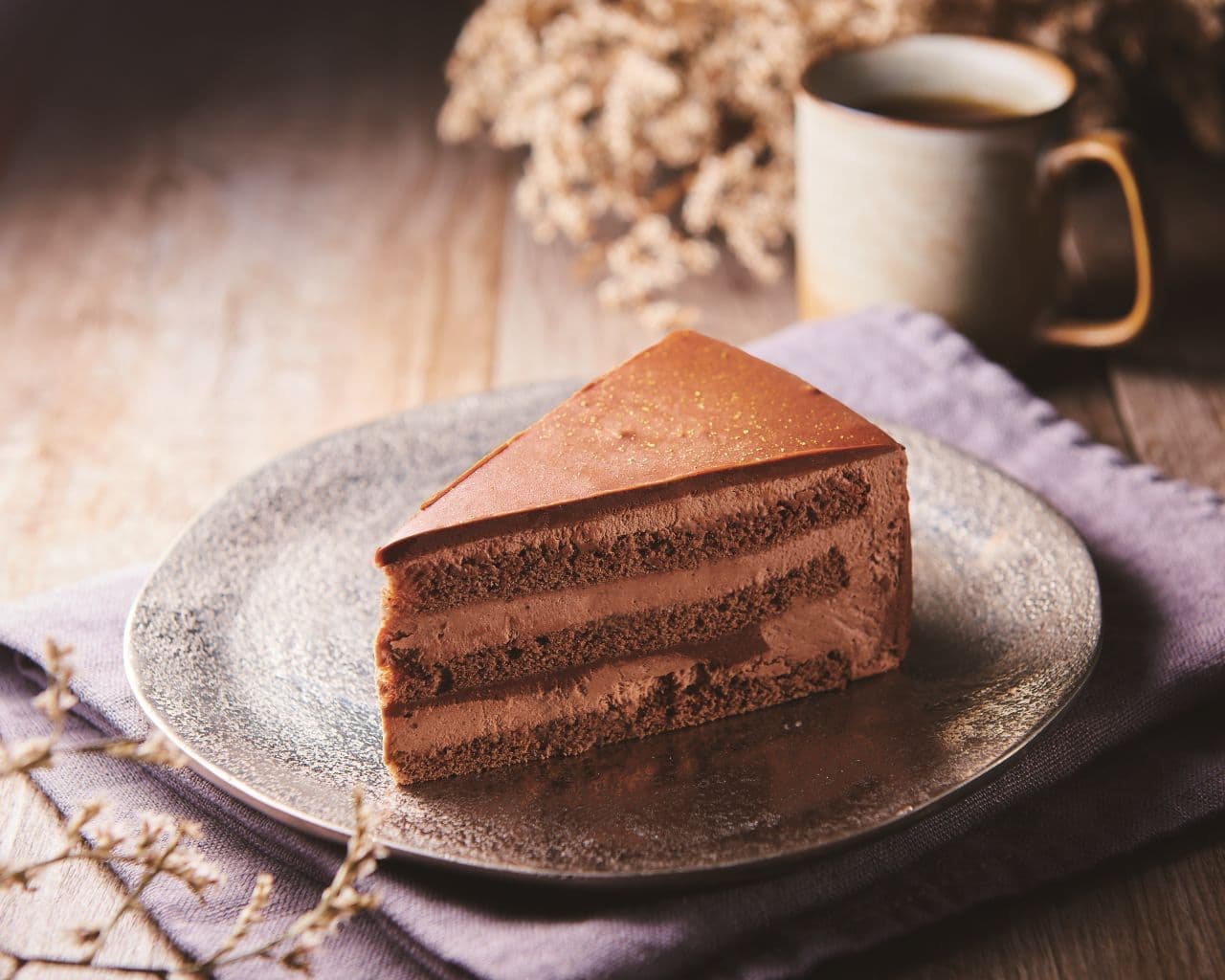 Chateraise "rich chocolate shortcake with 86% sugar cut"