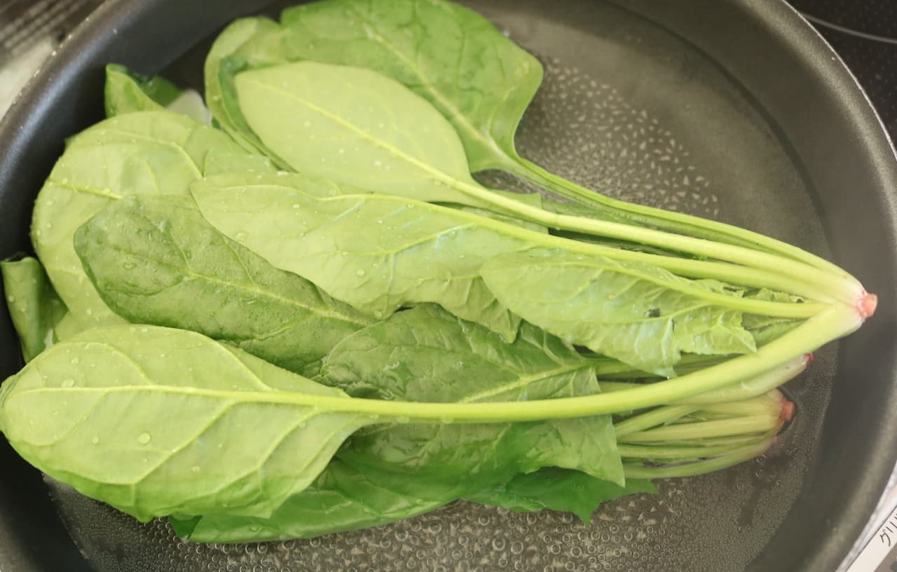 How to boil spinach, frying pan