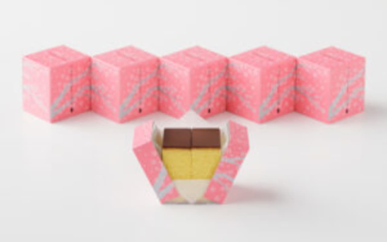 Fukusaya "Fukusaya Sakura Cube" A boxed seasonal cube castella with petals dancing