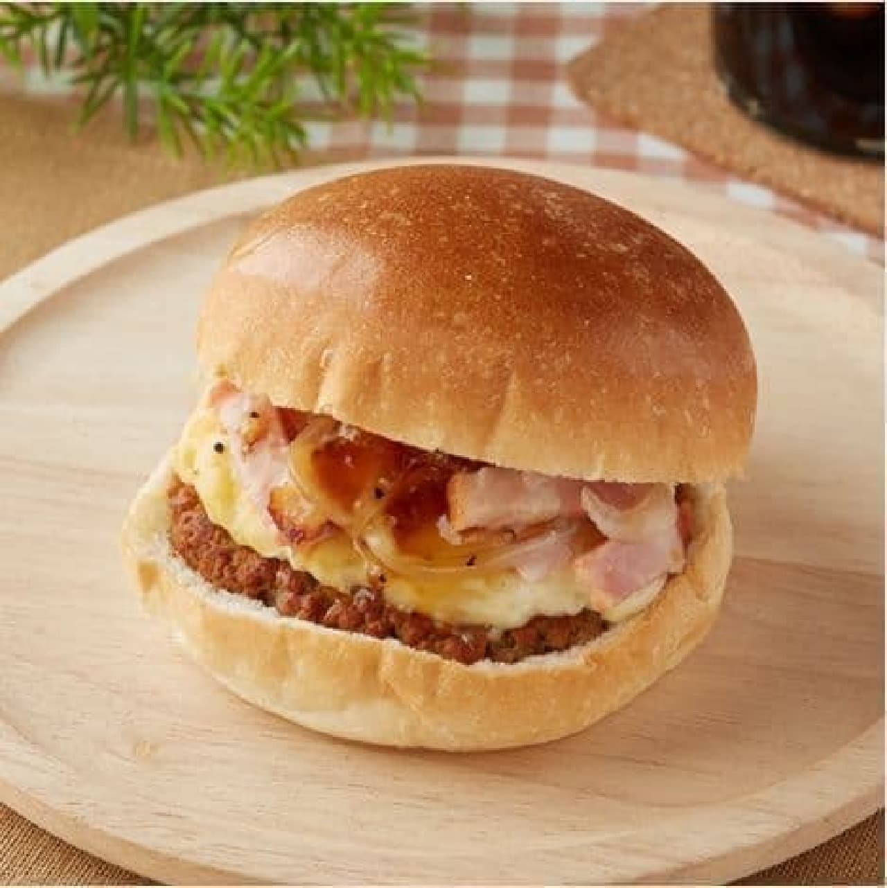 FamilyMart "Bacon & Cheese Sauce Burger"
