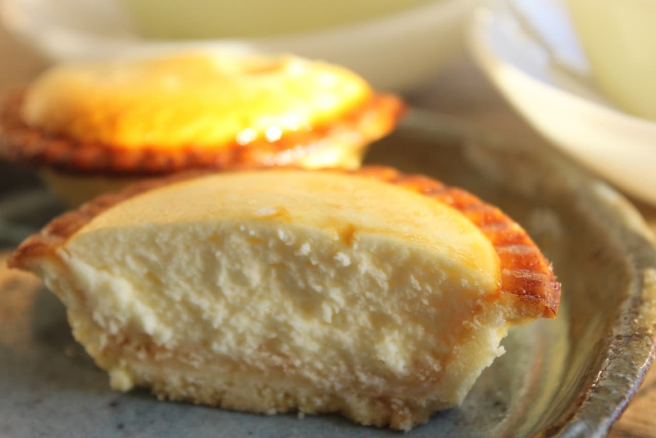 FamilyMart "Butter-scented baked cheese tart"