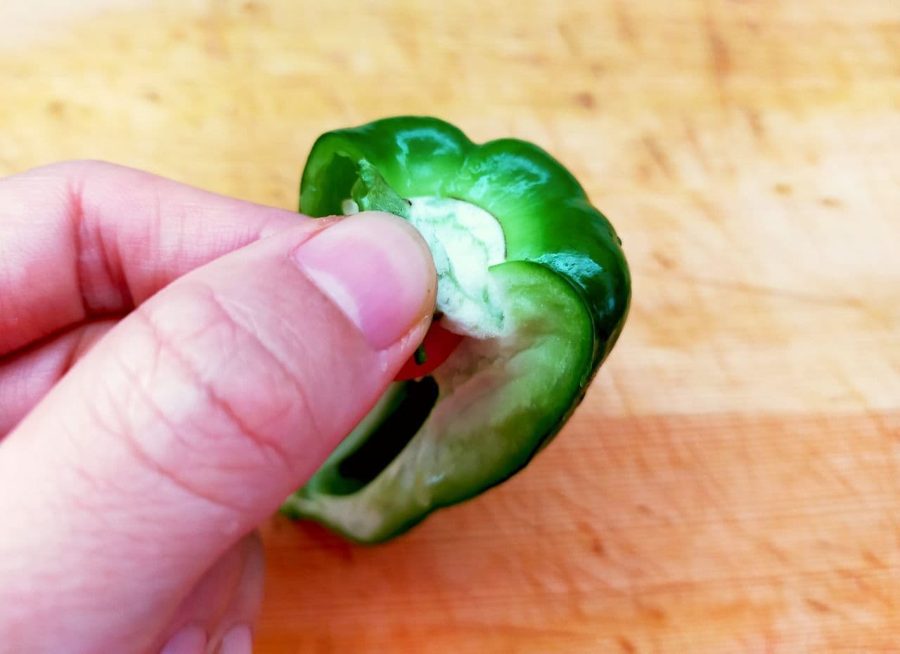 Step 2: How to remove seeds from bell pepper