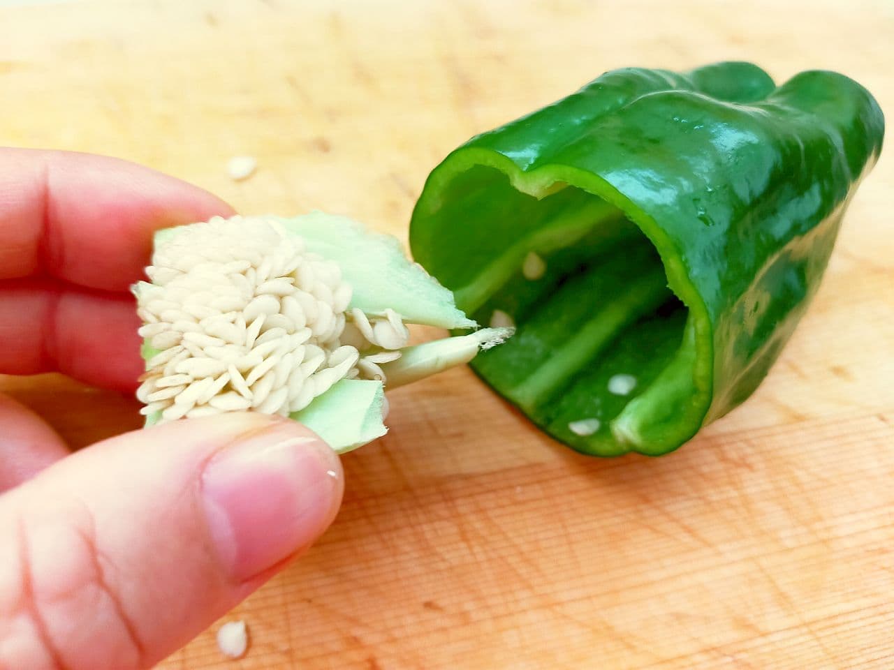 How to remove seeds from bell peppers