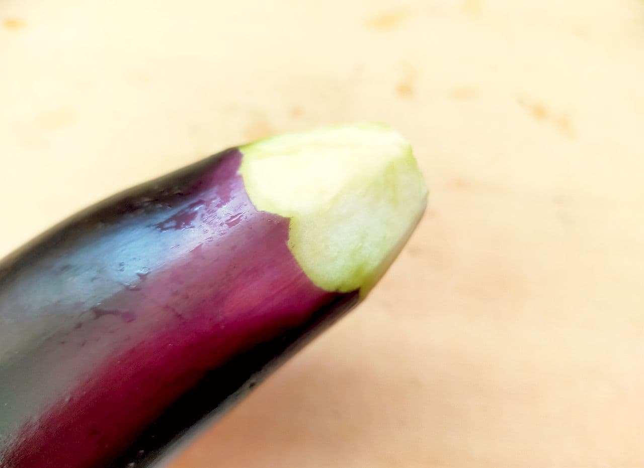 How to remove the acumen from eggplant