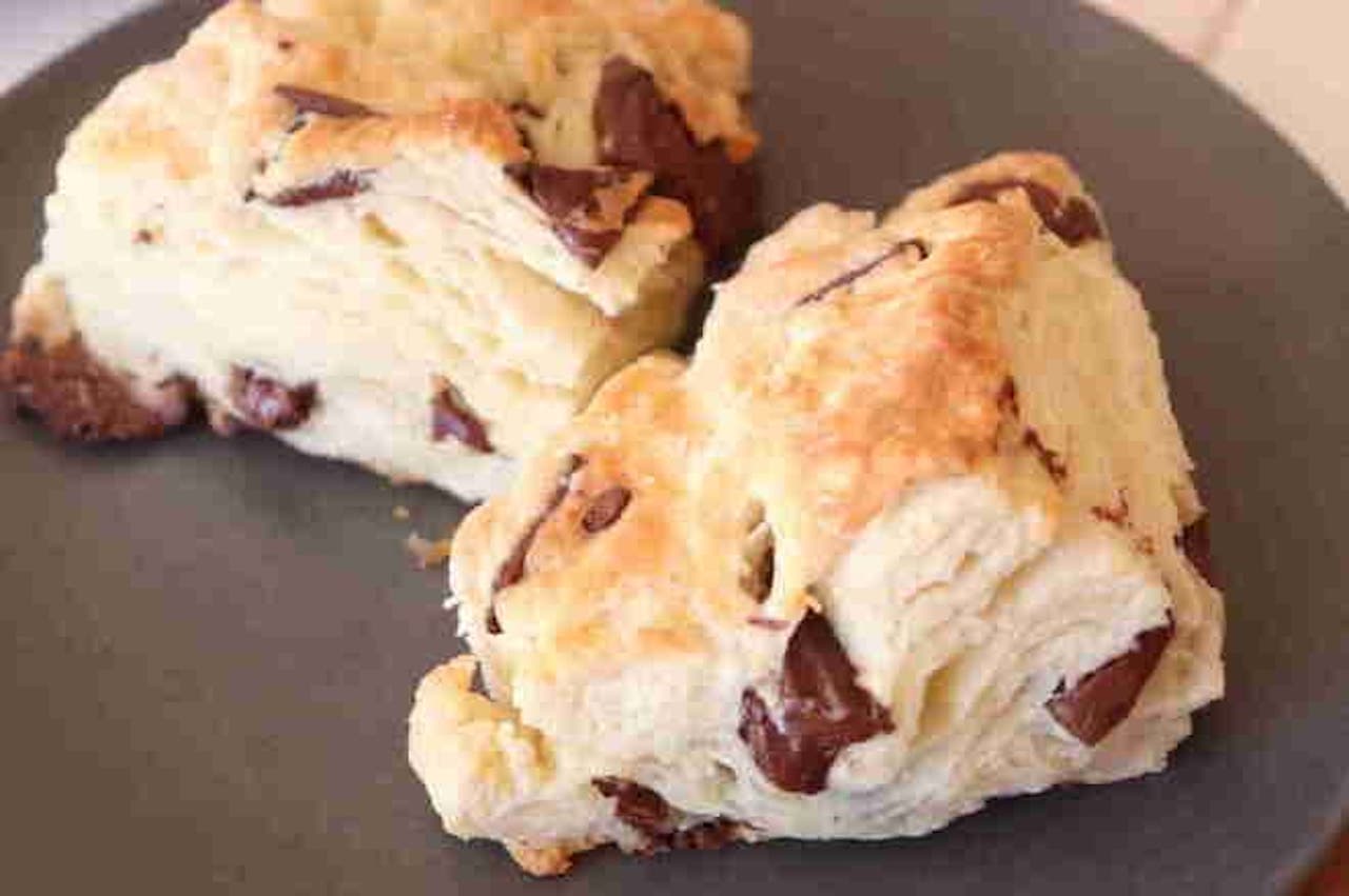 Recipe for "Starbucks-style chocolate chunk scones