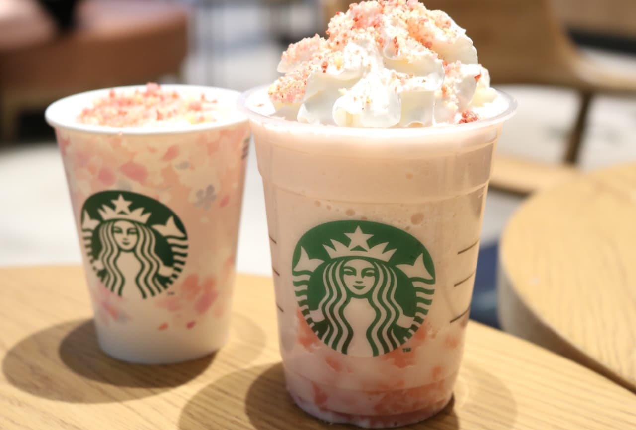 Starbucks new frappuccino "Sakura fluffy berry frappuccino"