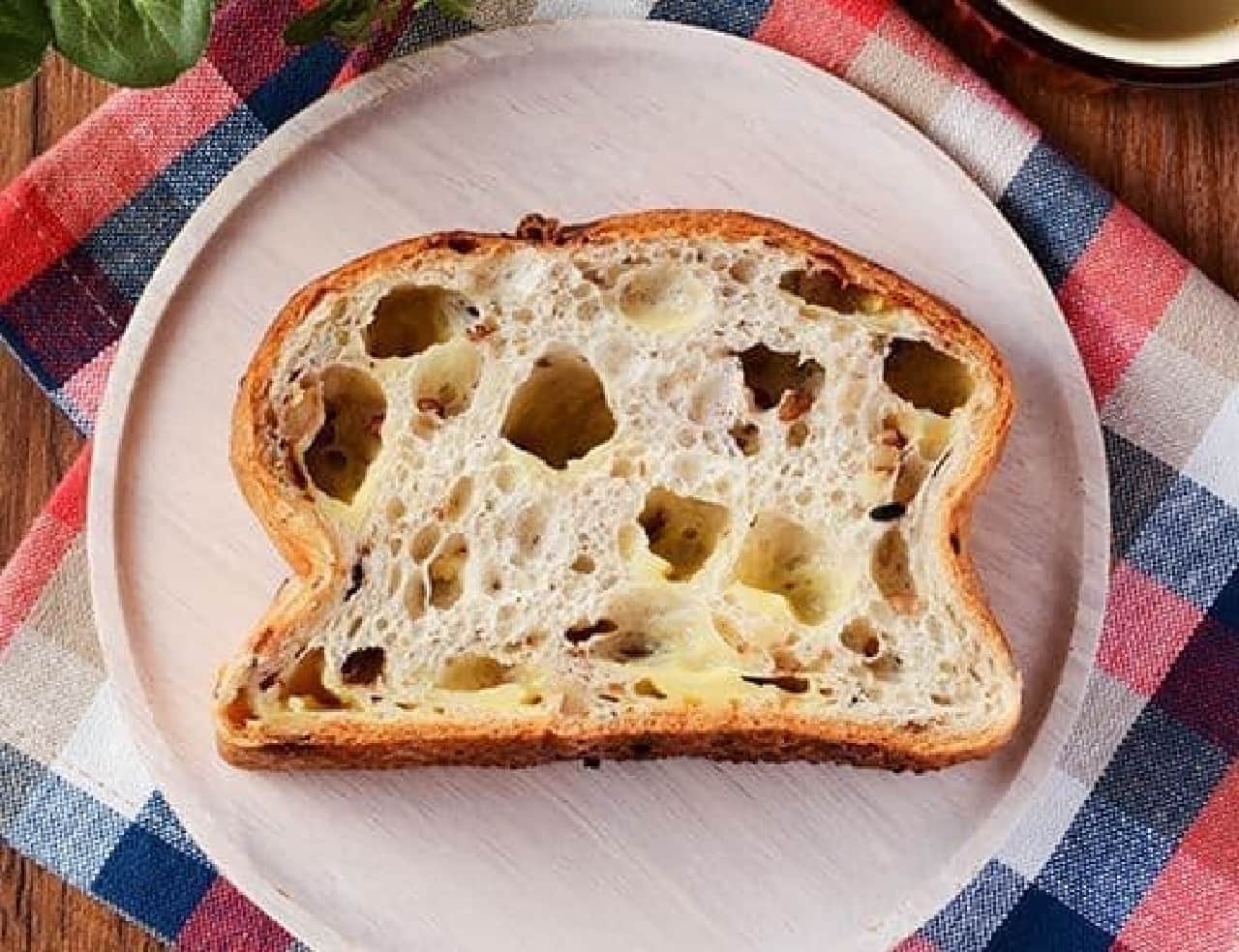 Lawson "Machino Bread Funyamochi Five Grains Bread Walnuts and Cheese"