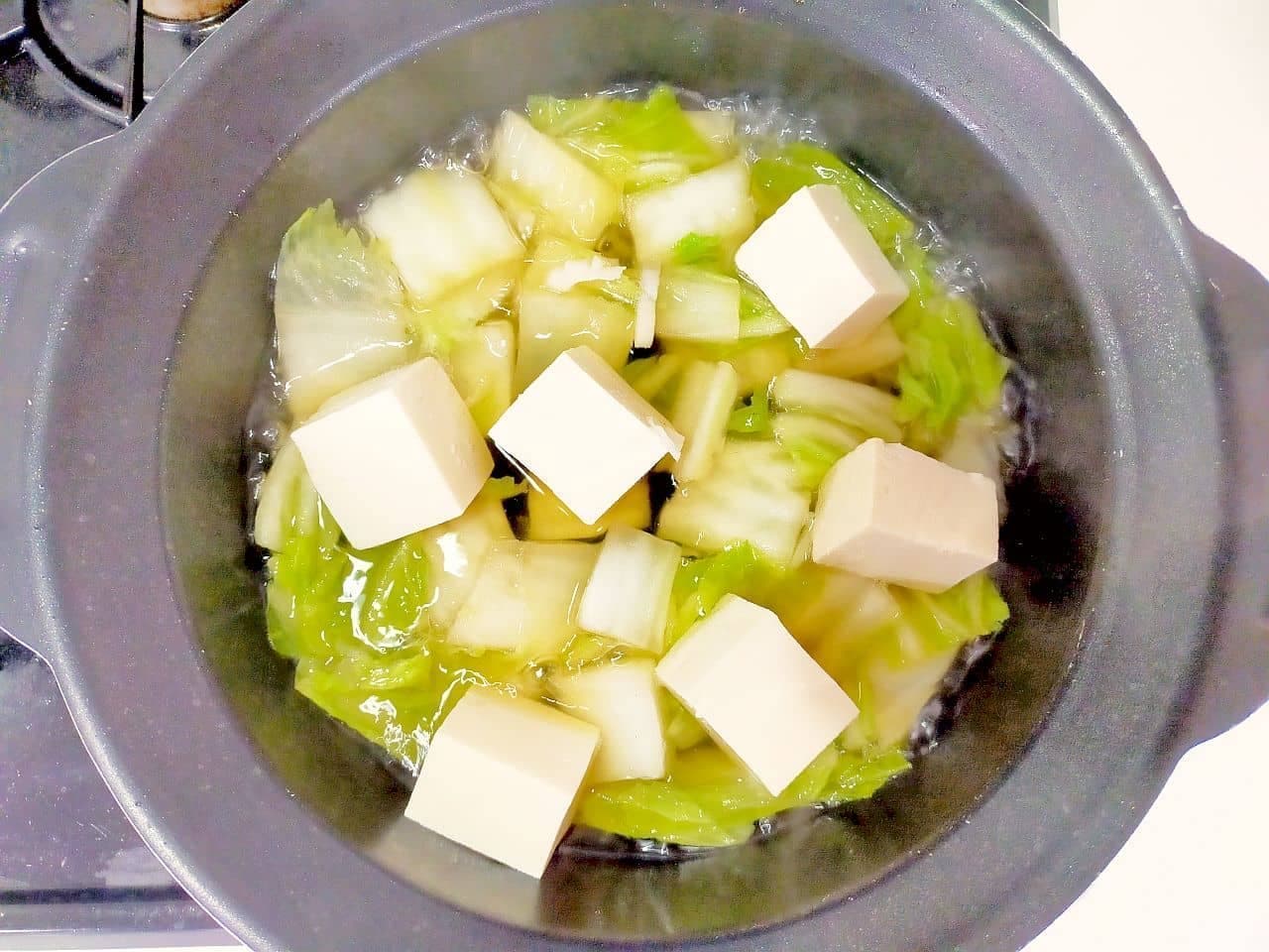 Simmered Chinese cabbage and tofu in kutta-kutta recipe