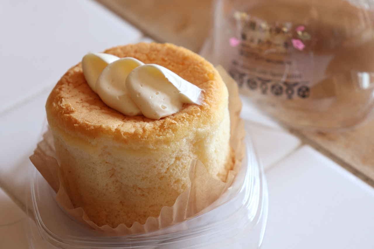 Lawson "3 kinds of butter fluffy cake (with charred butter sauce)"
