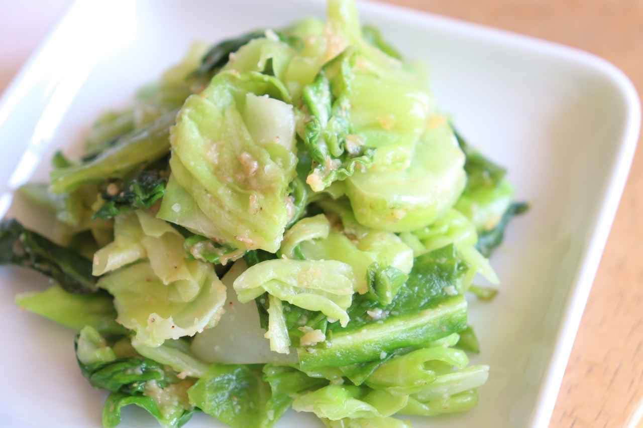 Cabbage with garlic and sesame paste