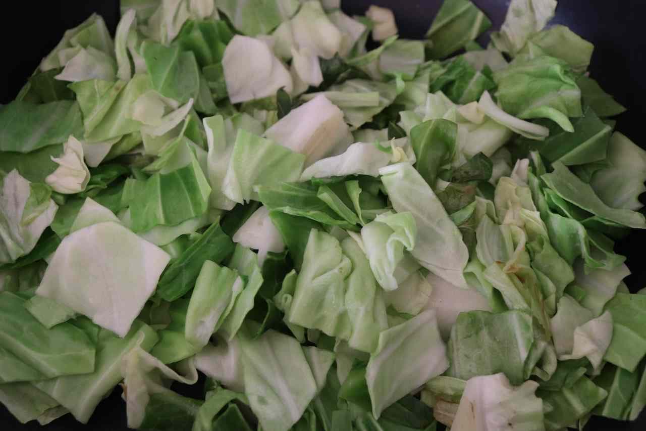 Cabbage with garlic and sesame paste