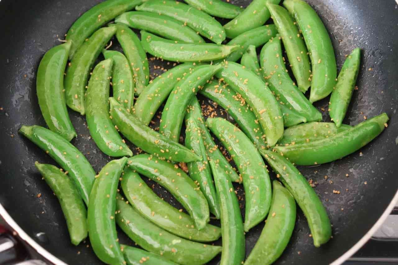 Stir-fried snap peas with consomme butter