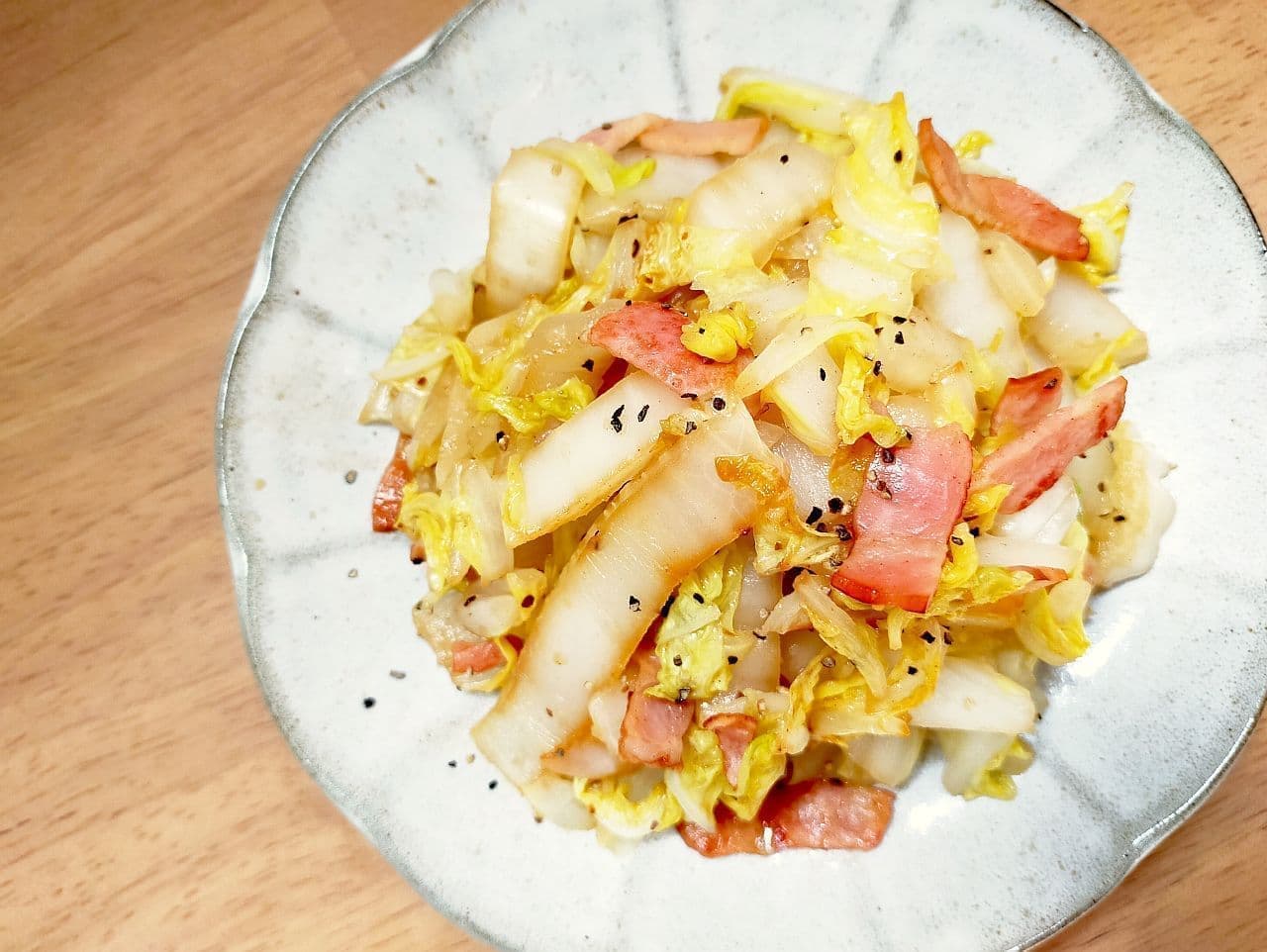 "Chinese cabbage bacon stir-fried with butter" recipe