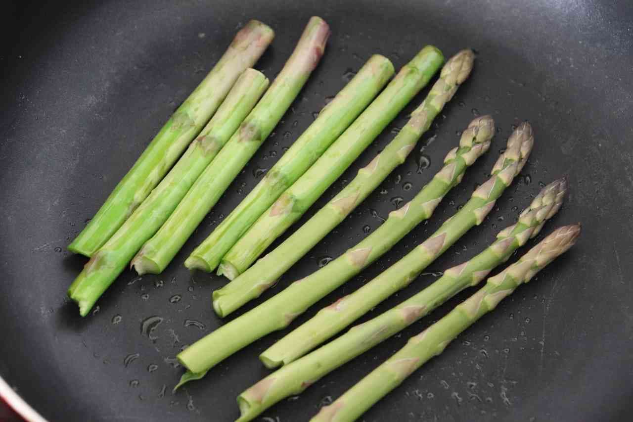 Condensed taste! Grilled asparagus with salt