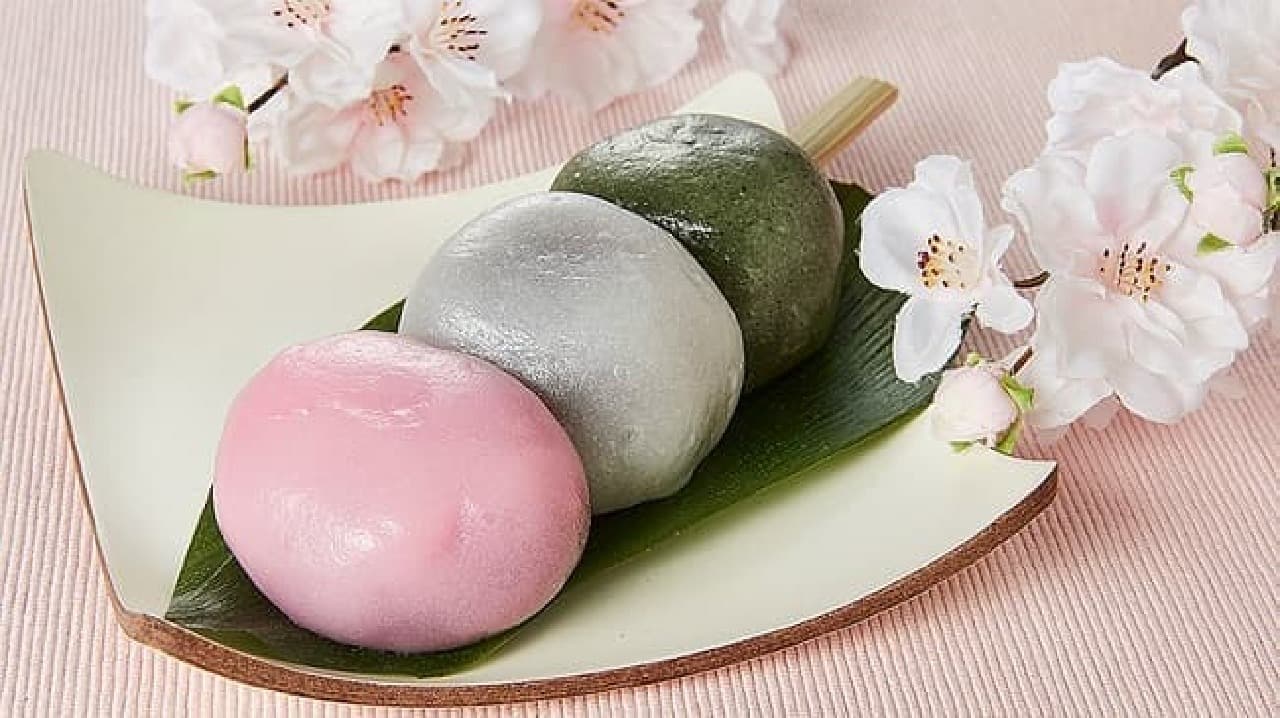 Lawson Store 100 "One whole body! Three-colored dumplings (with bean paste)"