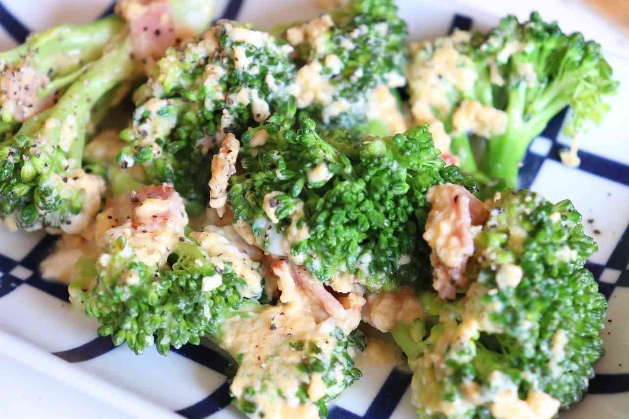 Stir-fried broccoli with carbonara