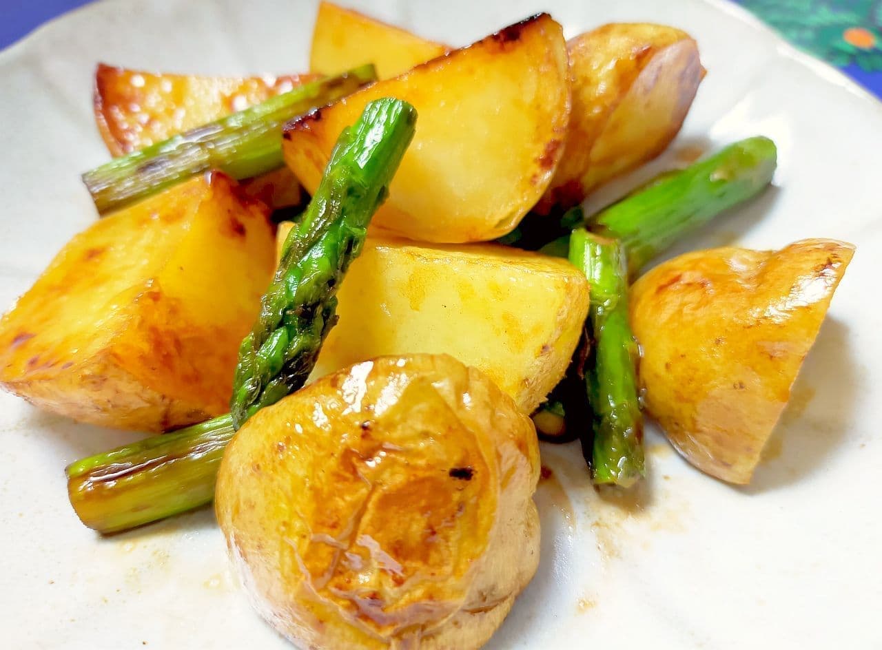 "New potato and asparagus stir-fried with butter" recipe