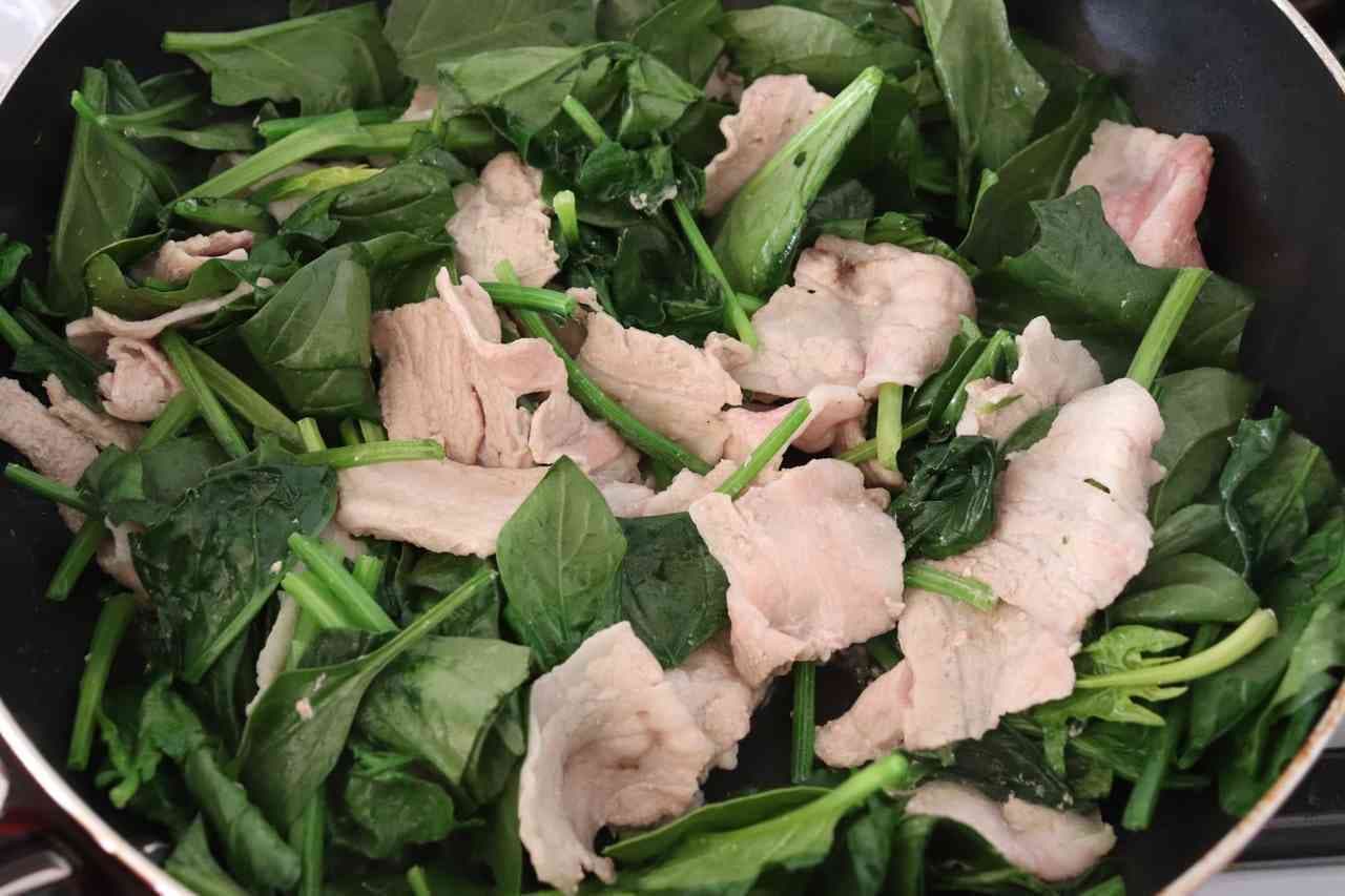 Stir-fried pork spinach with miso mayonnaise