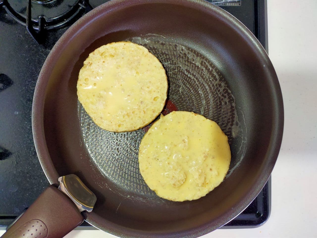 "French pancake" recipe with English muffins