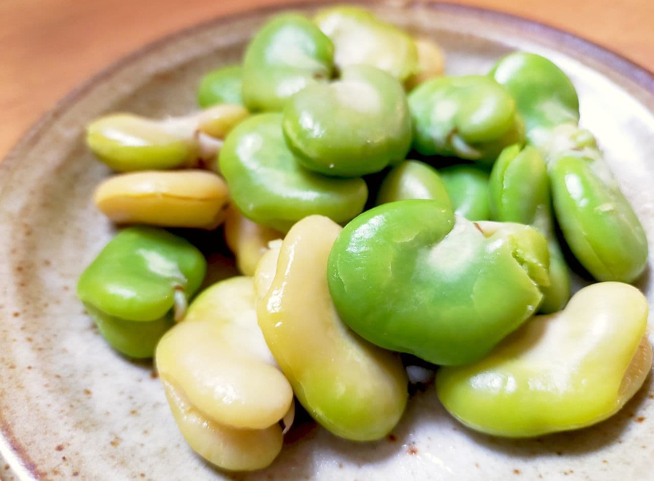How to prepare and boil fava beans