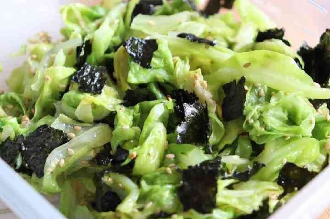 Summary of simple cabbage recipes such as "Cabbage and seaweed namul" with chopsticks