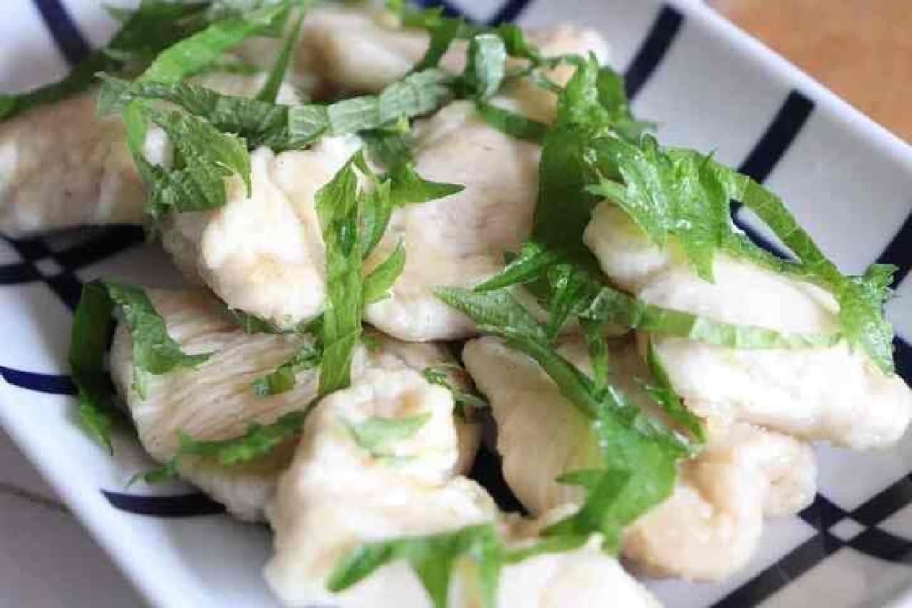Refreshing Ooba "Chicken breast" such as "Grilled chicken breast with salt" Simple recipe summary