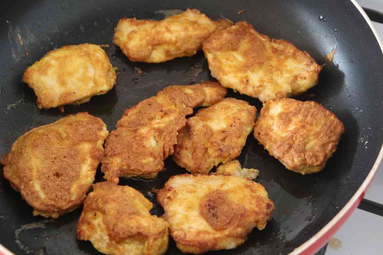 「鶏むねカレーチーズピカタ」レシピ