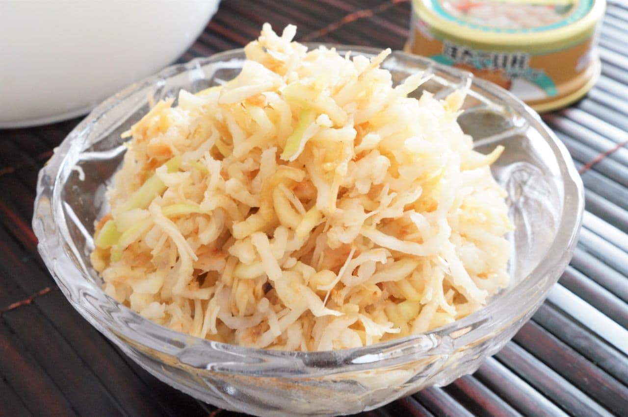 Japanese-style salad of dried daikon and scallops
