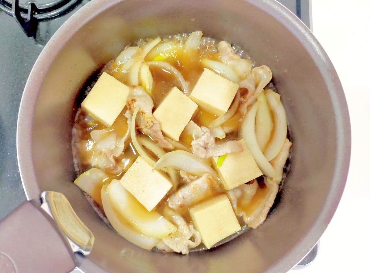 「高野豆腐と豚バラの肉豆腐」レシピ