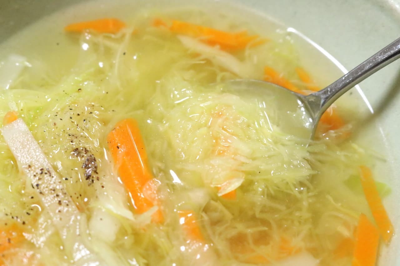 簡単レシピ「生姜と野菜のコンソメスープ」