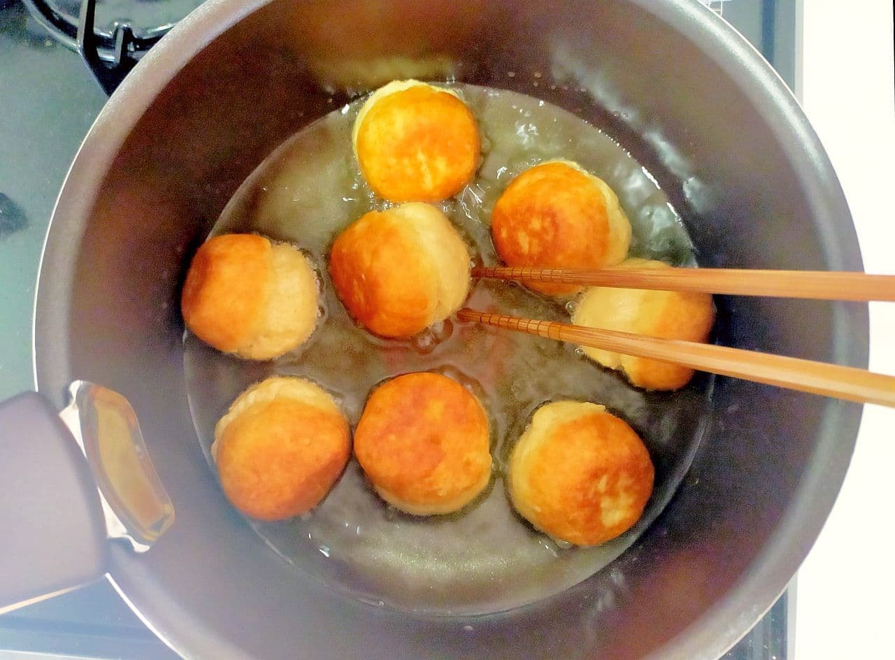 "Mochimochi brown sugar donut" recipe with pancake mix and Shiratamako