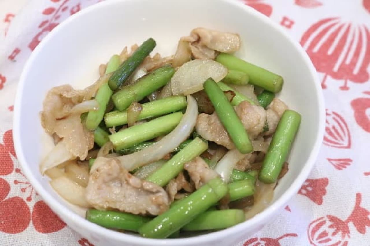 Recipe "stir-fried pork roses and garlic sprouts"
