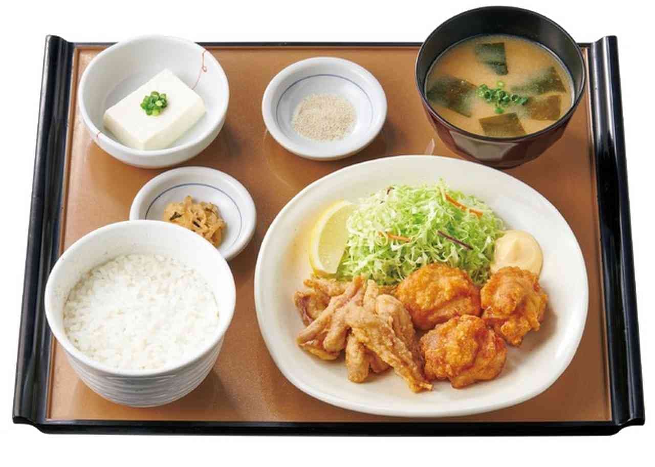 Yayoiken "Seseri and chicken thigh fried set meal" "Iron plate dumplings and fried chicken set meal"