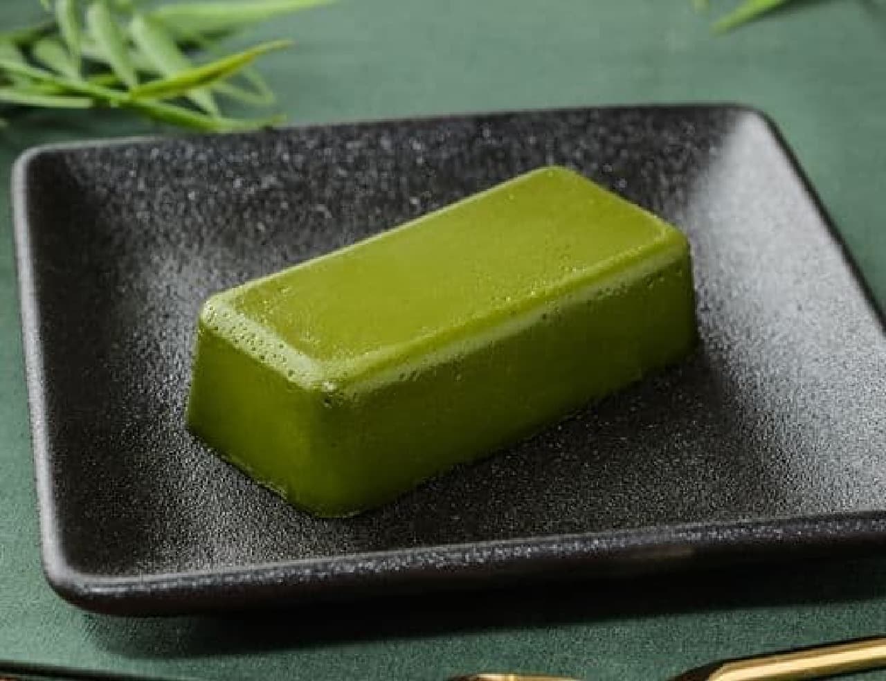 LAWSON "Uchi Cafe Specialite Japanese Melting Green Tea Terrine".