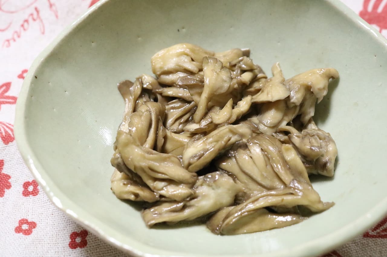 Recipe for "stir-fried Maitake mushrooms in Mayo soy sauce"