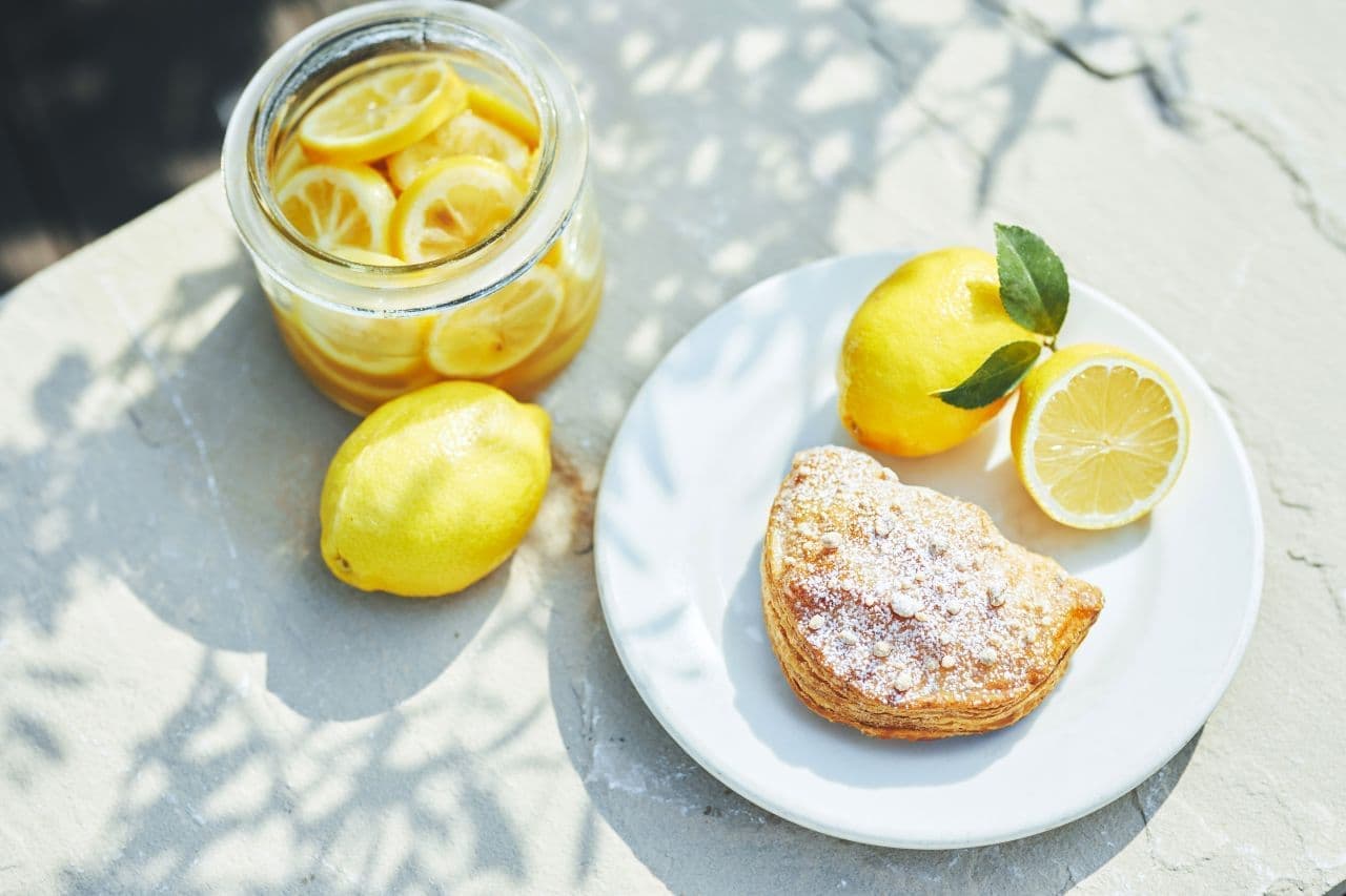 RINGO "Freshly baked lemon custard apple pie"