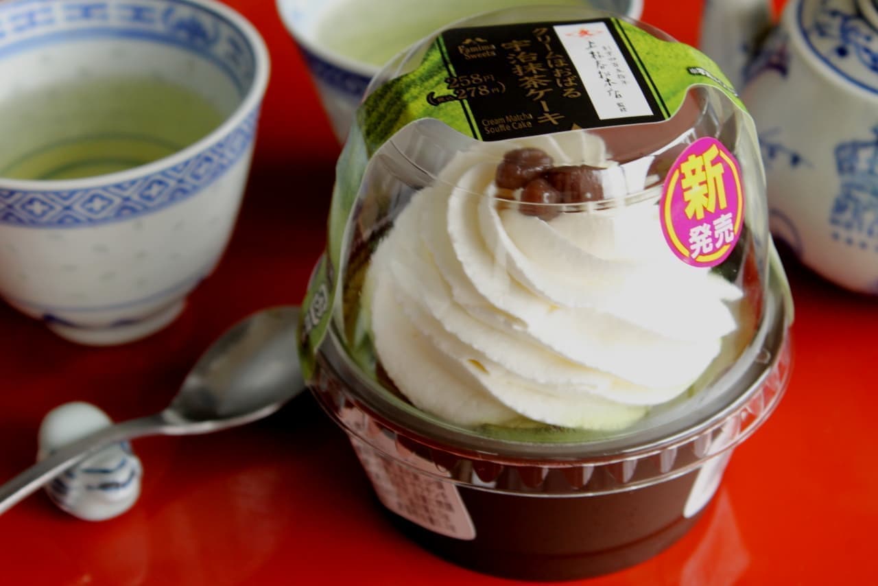FamilyMart "Cream Hoobaru Uji Matcha Cake"