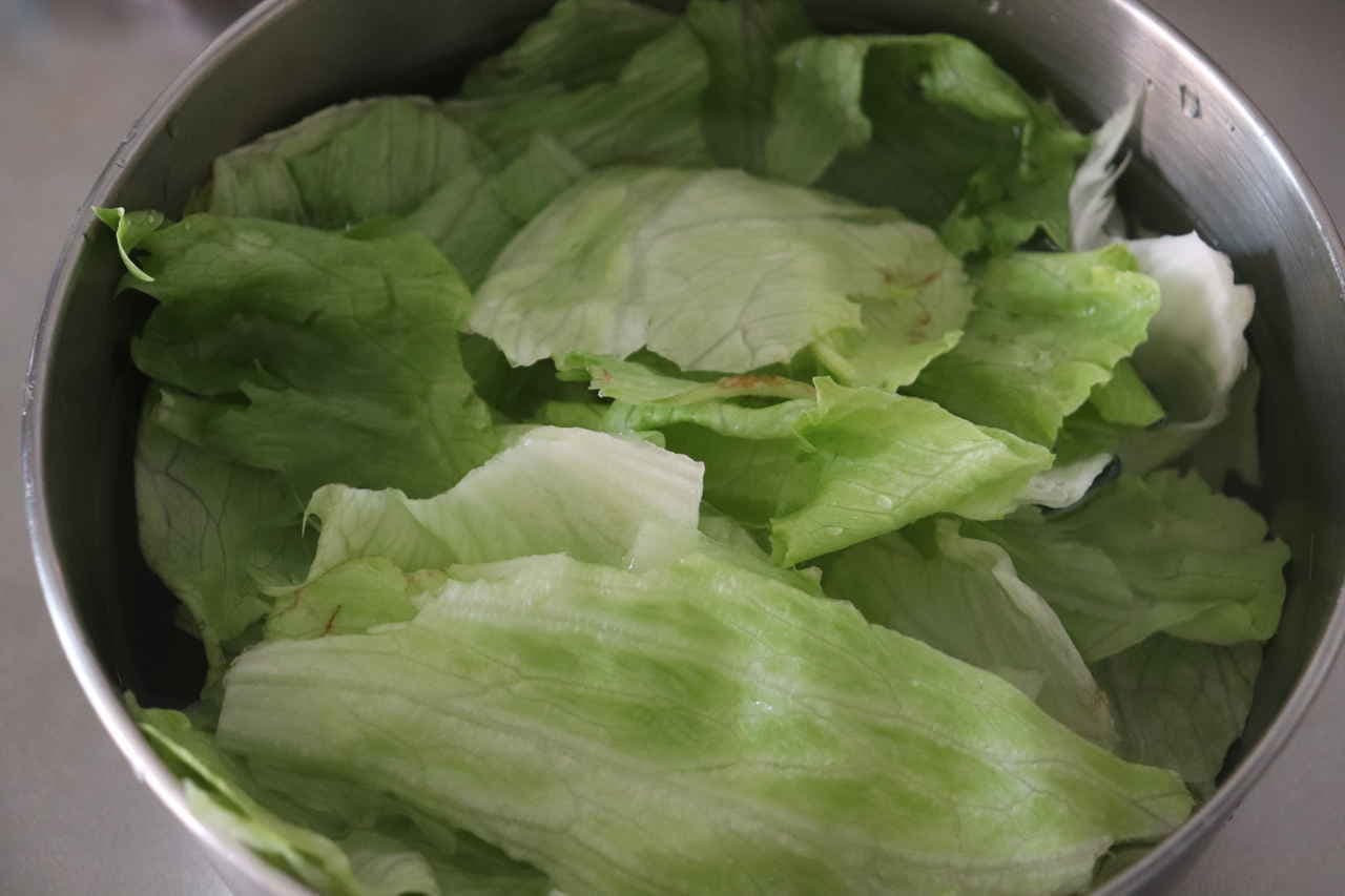 Stir-fried lettuce with oyster sauce