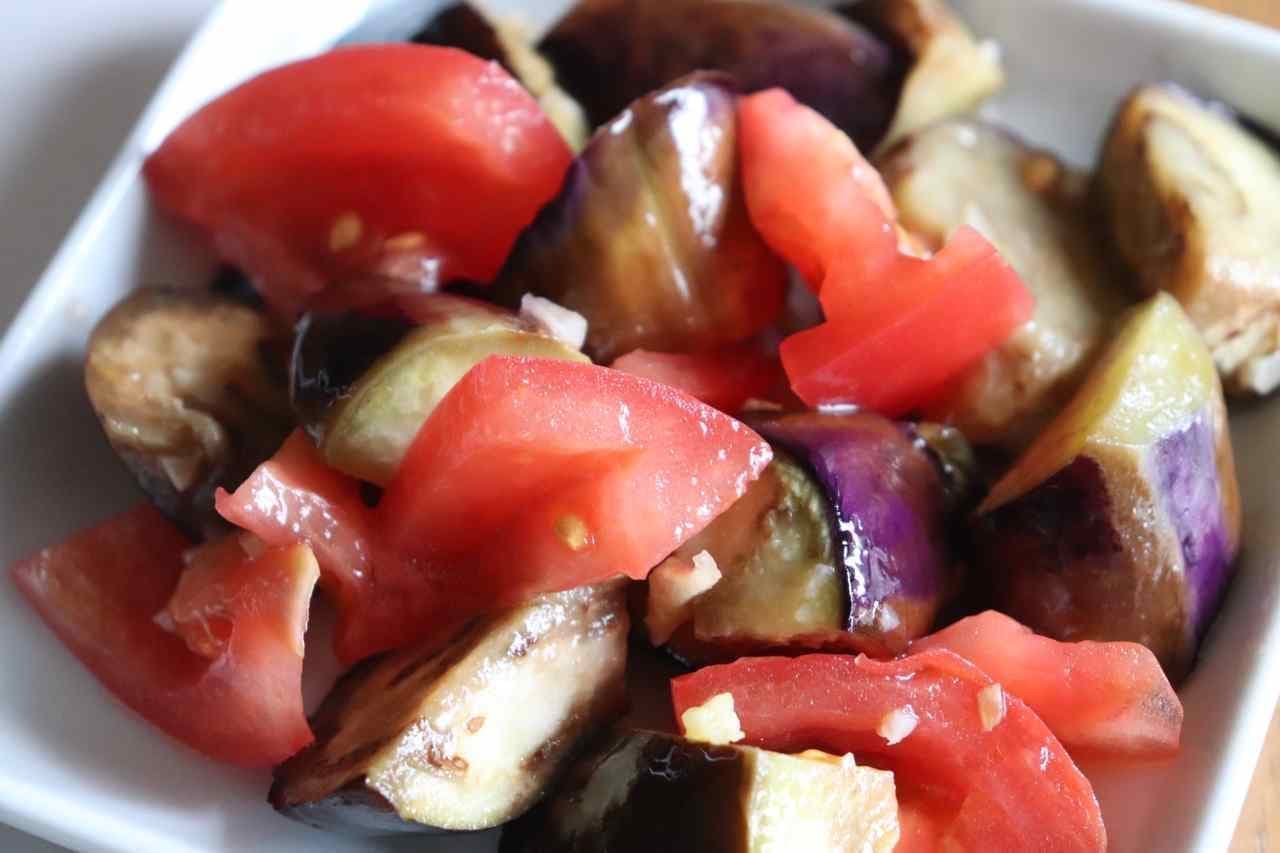 彩り夏レシピ なすとトマトのガーリックマリネ コクと酸味が好バランス ガーリック風味で食欲増進 えん食べ