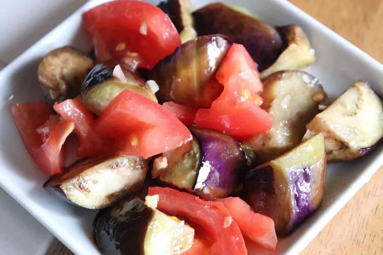 Garlic marinade of eggplant and tomato