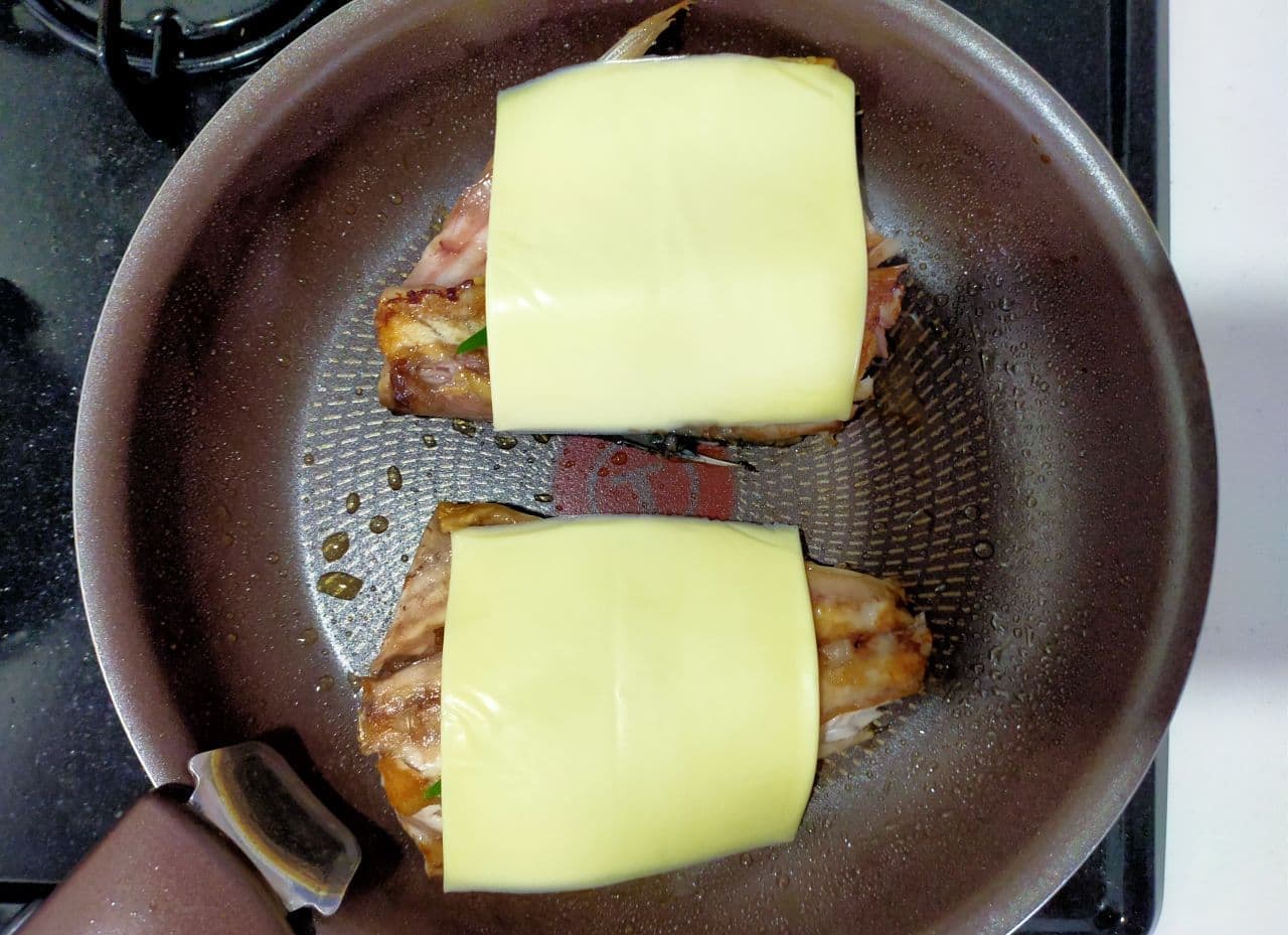 "Mackerel frying pan cheese grilled" recipe