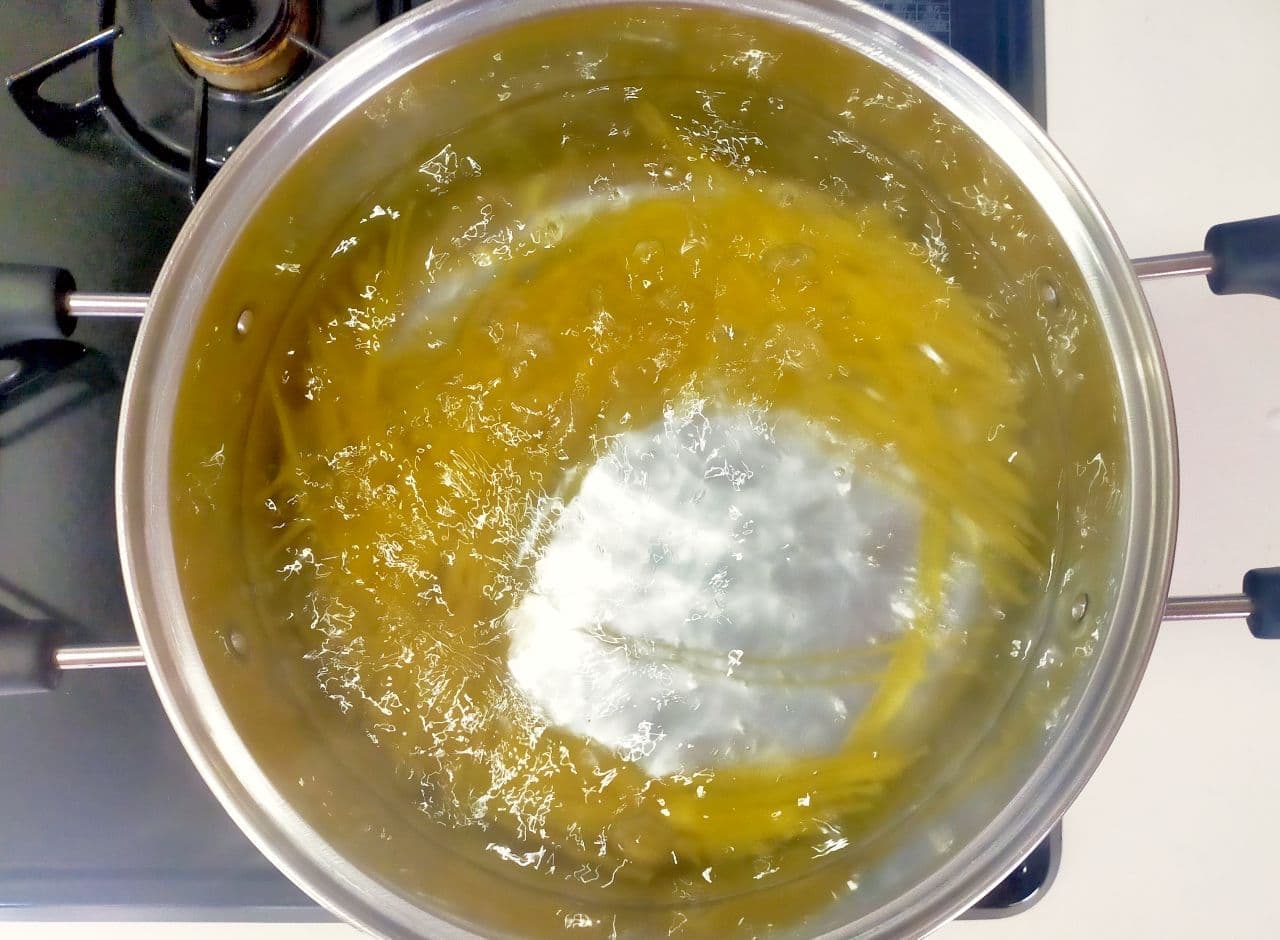 スープの素で作る「コーンクリームパスタ」レシピ
