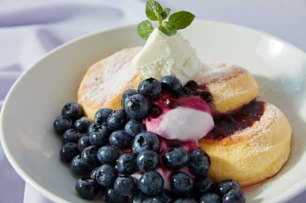 Flipper's "Miracle Pancakes Ripe Blueberries"